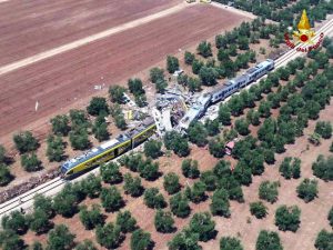 Bari - Schianto fra due treni