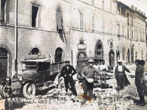 Annibale Salcini vende al mercato di San Martino