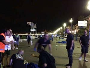 Nizza - Attentato terroristico, decine di morti