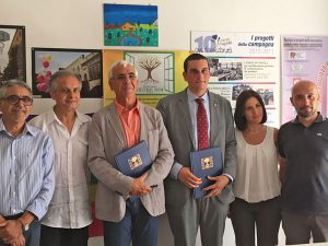 Viterbo - Presenti alla firma anche Leone Cozzolino per la Croce rossa italiana, il vice presidente Dafne Prisco, il segretario generale Giovanni Zerbini ed il presidente di Viterbo con Amore