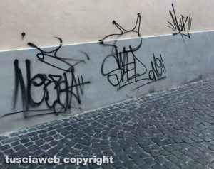Capranica - Vandali in azione su muri appena rifatti