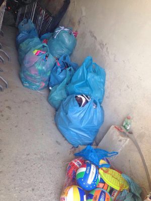 Montalto di Castro - Gli oggetti sequestrati ad alcuni venditori ambulanti
