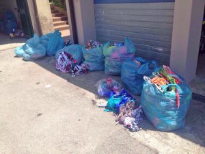 Montalto di Castro - Gli oggetti sequestrati ad alcuni venditori ambulanti