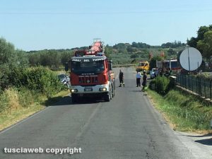 Viterbo - Auto fuori strada sulla Cassia Sud