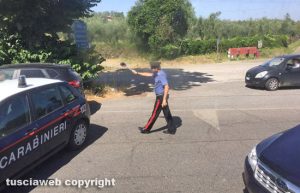 Viterbo - Auto fuori strada sulla Cassia Sud