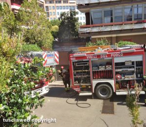 Viterbo - Garage in fiamme in via Garbini