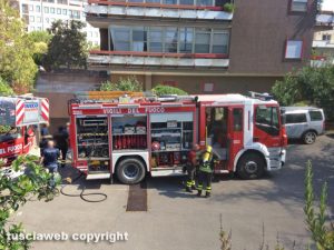 Viterbo - Garage in fiamme in via Garbini