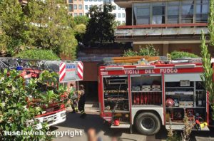 Viterbo - Garage in fiamme in via Garbini