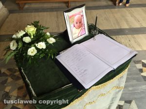 Orte scalo - Neonata uccisa - I funerali della piccola Giulia