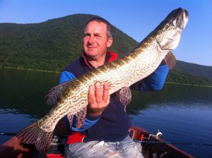 Gara di pesca da natante sul lago di Vico