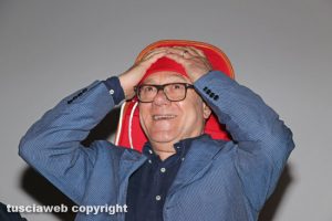 Carlo Verdone con il ciuffo dei facchini di santa Rosa