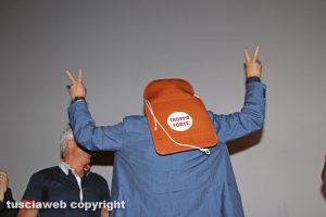 Carlo Verdone con il ciuffo dei facchini di santa Rosa