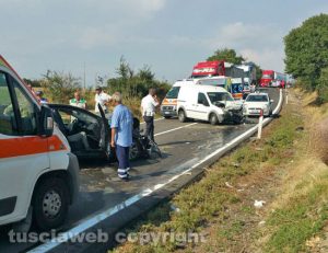 Tarquinia - Aurelia bis - Scontro auto-furgone, 5 feriti