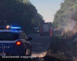 Viterbo - Incendio sulla Sammartinese, traffico in tilt