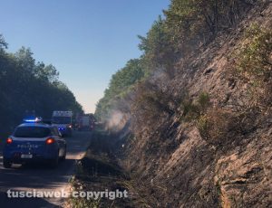 Viterbo - Incendio sulla Sammartinese, traffico in tilt