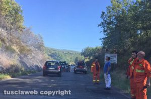Viterbo - Incendio sulla Sammartinese, traffico in tilt