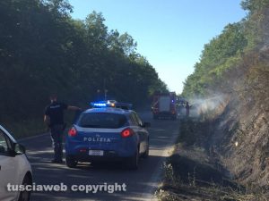 Viterbo - Incendio sulla Sammartinese, traffico in tilt
