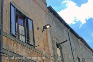 Viterbo - Illuminazione pubblica accesa in pieno giorno