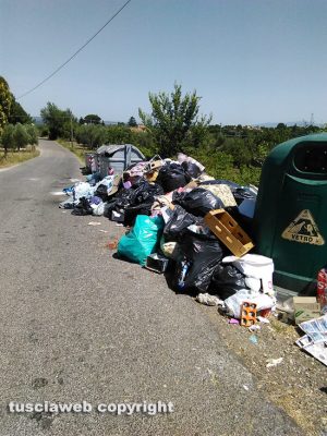 Viterbo - Rifiuti in strada san Cataldo