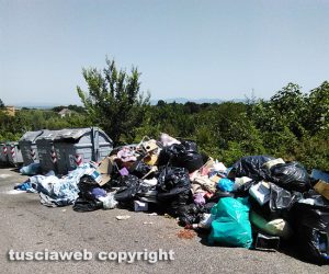 Viterbo - Rifiuti in strada san Cataldo