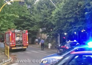 Viterbo - Auto in fiamme a viale Trieste