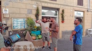 Martin Castrogiovanni e Alessio Sacara in giro per Viterbo con la troupe di Dmax