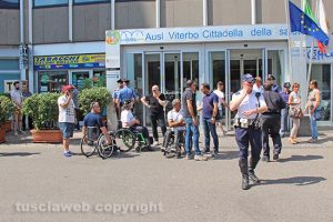 Viterbo - La protesta sotto la Asl