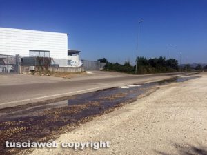 Viterbo - Perdita d'acqua in via dell'Industria