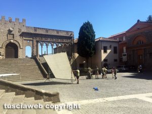 Martin Castrogiovanni e Alessio Sacara in giro per Viterbo con la troupe di Dmax