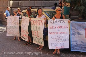 Arsenico - La protesta sotto la provincia