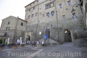 Onano - Piazza del comune