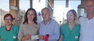 La consegna dei fondi all'associazione Aiutiamo i bambini di Belcolle