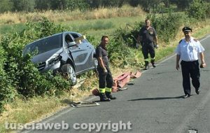 Viterbo - Auto fuori strada sulla Cassia Sud