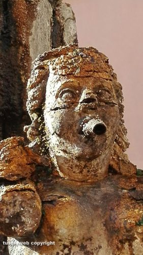 Tuscania - La fontana seicentesca di piazza del Duomo