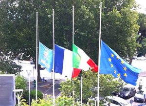 Bandiere a mezz'asta alla Regione Lazio
