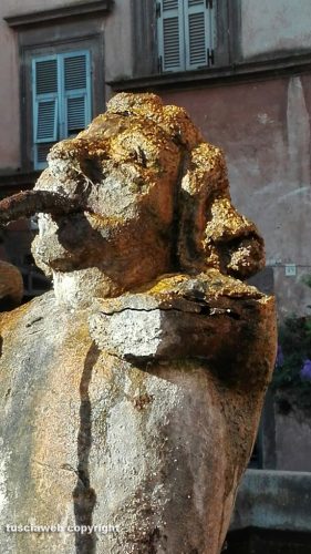 Tuscania - La fontana seicentesca di piazza del Duomo
