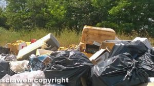 Viterbo - Rifiuti in zona Teverina