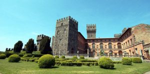 Il cortile del castello di Torre Alfina 