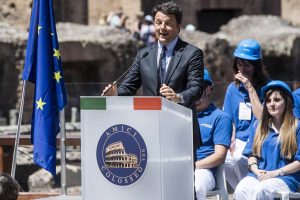 Roma - Concluso il restauro del Colosseo - A destra Annunziata Raggi