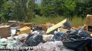 Viterbo - Rifiuti in zona Teverina