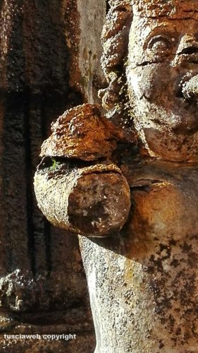 Tuscania - La fontana seicentesca di piazza del Duomo