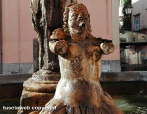 Tuscania - La fontana seicentesca di piazza del Duomo