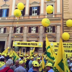 Gli agricoltori in piazza a Roma in difesa del grano duro 