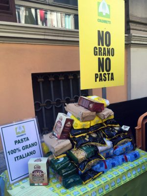 Gli agricoltori in piazza a Roma in difesa del grano duro 