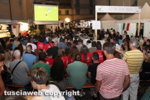 Sport - Calcio - Euro 2016 - I viterbesi seguono Italia-Germania in piazza