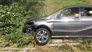 Viterbo - Auto fuori strada sulla Cassia Sud