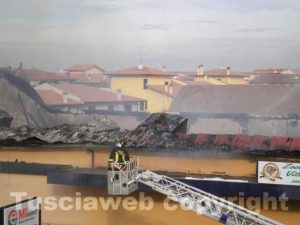 Tuscania - Supermercato in fiamme
