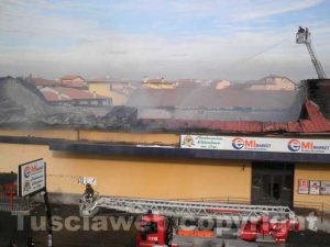 Tuscania - Supermercato in fiamme