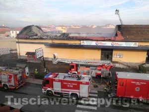 Tuscania - Supermercato in fiamme