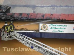 Tuscania - Supermercato in fiamme